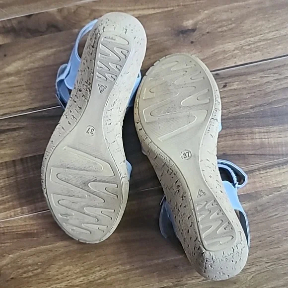 Wedge Sandals - Picture 3 of 3